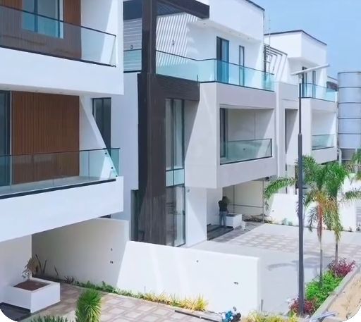 Luxury 6 bedroom duplex