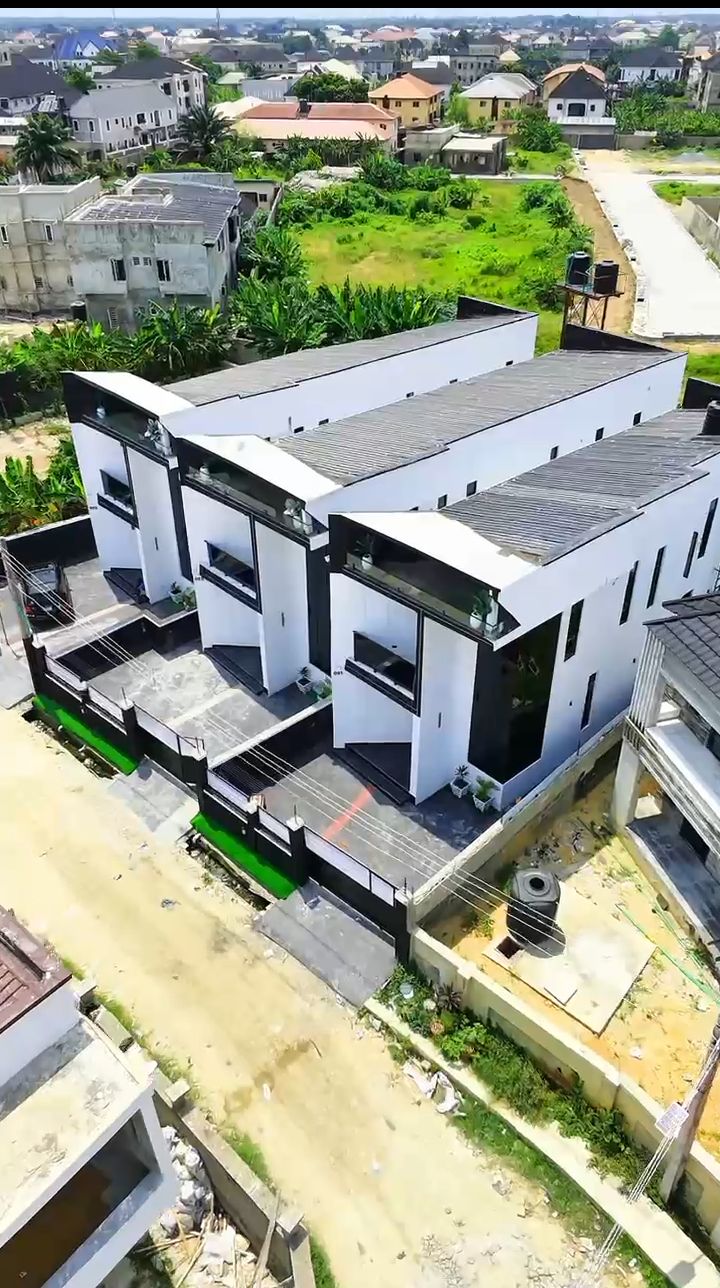 Newly Built 5 bedroom duplex